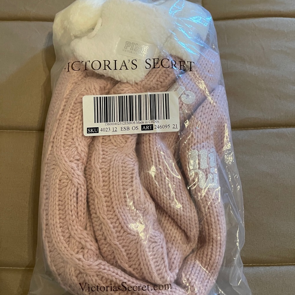 Victoria’s Secret Pink Over the Calf Slipper Socks